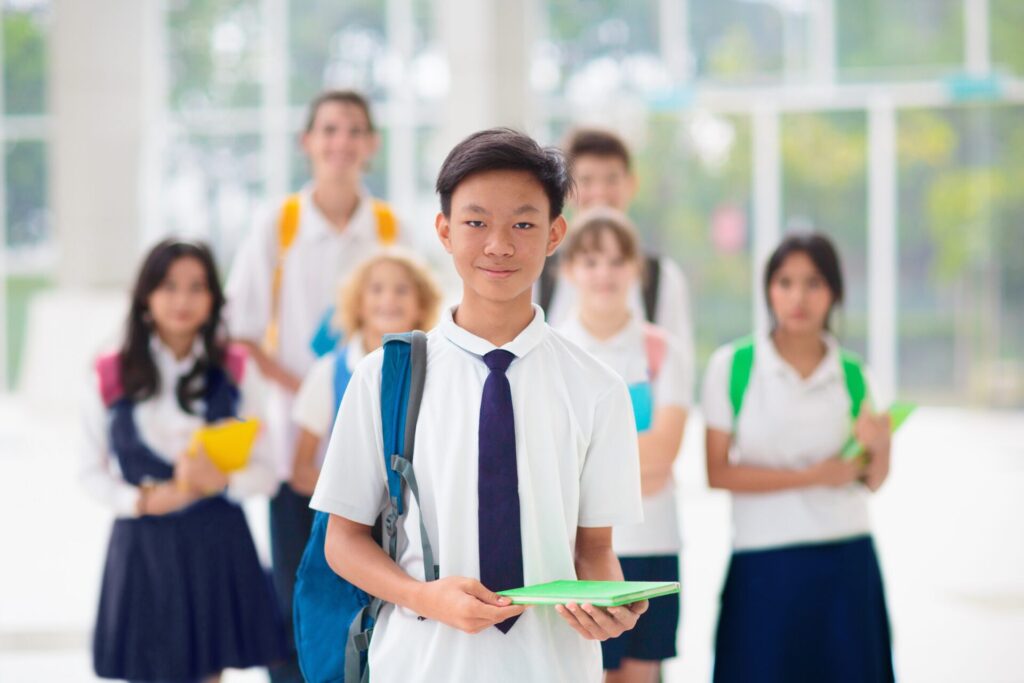 What Happens When Dragon Study Tours Students Visit a Local Thai School? 1 Thai school cultural exchange