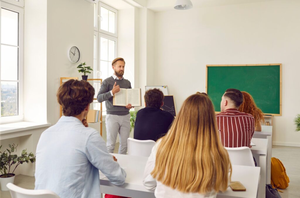 What Happens at the Dragon Study Morning Briefing Every Day? 1 Dragon Study morning briefing